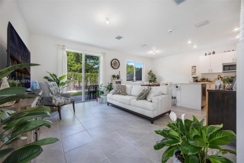 Townhouse in Homestead, Florida 4 bedrooms, 166.3 sq.m. № 2399991 - photo 4