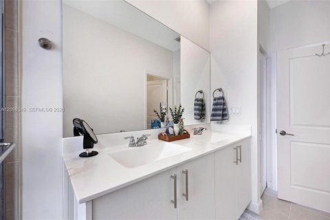 Townhouse in Homestead, Florida 4 bedrooms, 166.3 sq.m. № 2399991 - photo 29