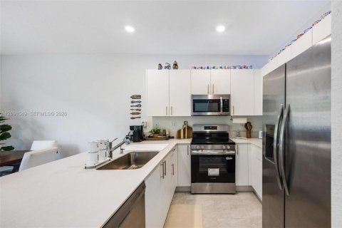 Townhouse in Homestead, Florida 4 bedrooms, 166.3 sq.m. № 2399991 - photo 10