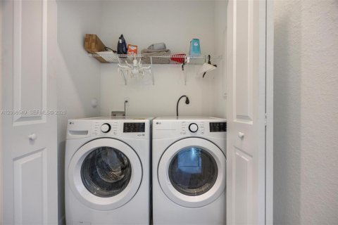Townhouse in Homestead, Florida 4 bedrooms, 166.3 sq.m. № 2399991 - photo 22