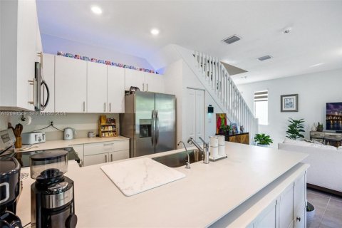 Townhouse in Homestead, Florida 4 bedrooms, 166.3 sq.m. № 2399991 - photo 11