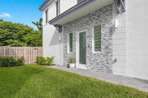 Townhouse in Homestead, Florida 4 bedrooms, 166.3 sq.m. № 2399991 - photo 3
