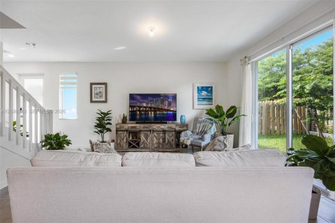 Townhouse in Homestead, Florida 4 bedrooms, 166.3 sq.m. № 2399991 - photo 6