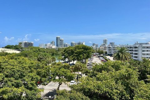 Copropriété à vendre à Miami Beach, Floride: 2 chambres, 102.19 m2 № 1895940 - photo 19