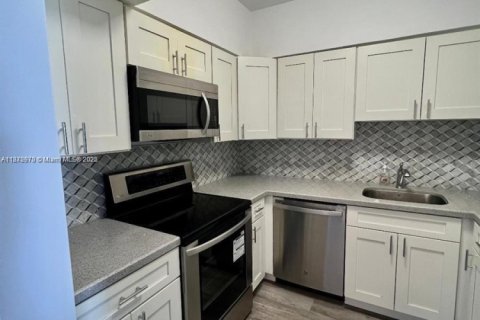 Copropriété à vendre à Miami Beach, Floride: 2 chambres, 102.19 m2 № 1895940 - photo 1