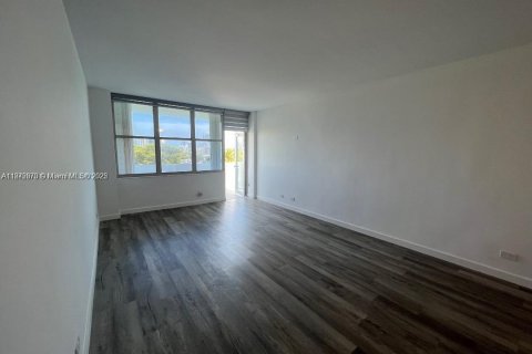Copropriété à vendre à Miami Beach, Floride: 2 chambres, 102.19 m2 № 1895940 - photo 3