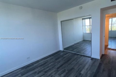 Copropriété à vendre à Miami Beach, Floride: 2 chambres, 102.19 m2 № 1895940 - photo 11