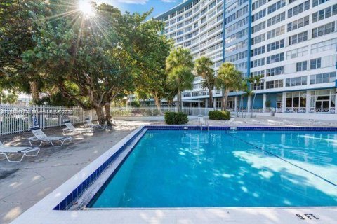 Copropriété à vendre à Miami Beach, Floride: 2 chambres, 102.19 m2 № 1895940 - photo 24