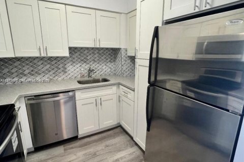 Copropriété à vendre à Miami Beach, Floride: 2 chambres, 102.19 m2 № 1895940 - photo 2