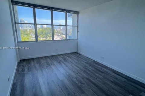 Copropriété à vendre à Miami Beach, Floride: 2 chambres, 102.19 m2 № 1895940 - photo 10