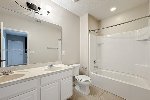 Casa en venta en Davenport, Florida, 4 dormitorios, 202.9 m2 № 1939078 - foto 16