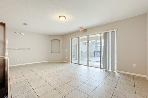 Casa en venta en Davenport, Florida, 4 dormitorios, 202.9 m2 № 1939078 - foto 7