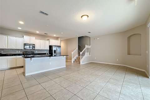 Casa en venta en Davenport, Florida, 4 dormitorios, 202.9 m2 № 1939078 - foto 3
