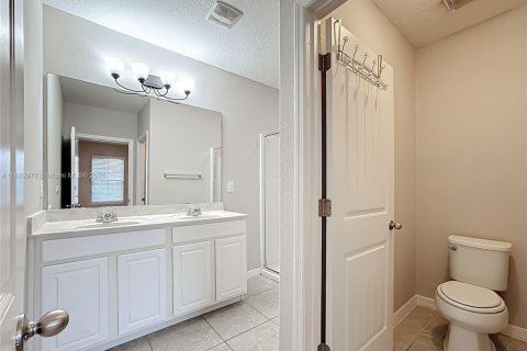 Casa en venta en Davenport, Florida, 4 dormitorios, 202.9 m2 № 1939078 - foto 12