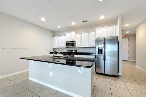 Casa en venta en Davenport, Florida, 4 dormitorios, 202.9 m2 № 1939078 - foto 4