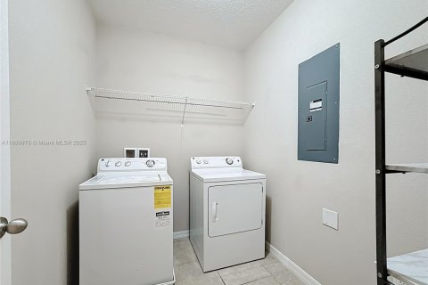 Casa en venta en Davenport, Florida, 4 dormitorios, 202.9 m2 № 1939078 - foto 20