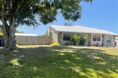 House in Sarasota, Florida 3 bedrooms, 214.42 sq.m. № 1690454 - photo 1