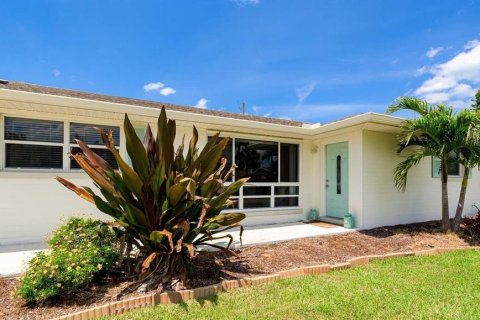 Villa ou maison à louer à Ormond Beach, Floride: 4 chambres, 178.47 m2 № 2406764 - photo 2