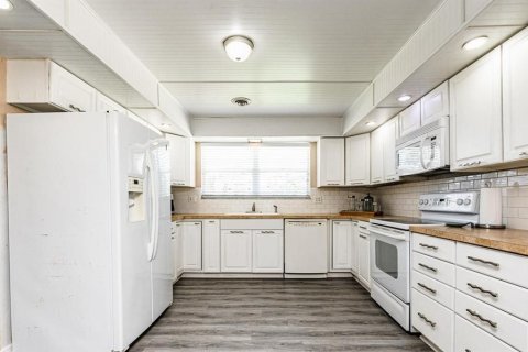 Villa ou maison à louer à Ormond Beach, Floride: 4 chambres, 178.47 m2 № 2406764 - photo 8