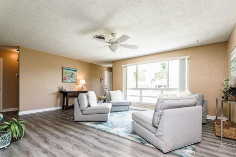 Villa ou maison à louer à Ormond Beach, Floride: 4 chambres, 178.47 m2 № 2406764 - photo 6