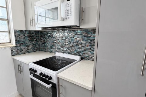 Copropriété à louer à Miami Beach, Floride: 37.16 m2 № 2432168 - photo 10