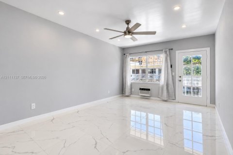Copropriété à louer à Miami Beach, Floride: 37.16 m2 № 2432168 - photo 3