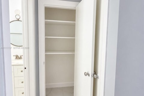 Copropriété à louer à Miami Beach, Floride: 37.16 m2 № 2432168 - photo 16