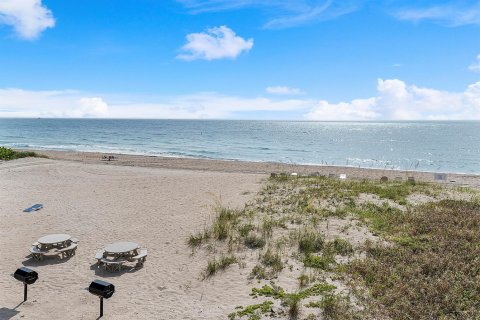 Condominio en venta en Lauderdale-by-the-Sea, Florida, 2 dormitorios, 116.13 m2 № 2084483 - foto 13