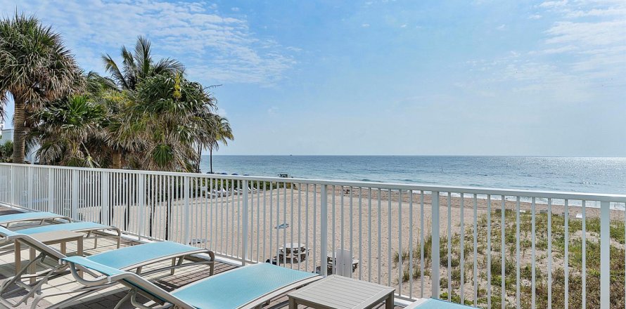Condominio en Lauderdale-by-the-Sea, Florida, 2 dormitorios  № 2084483