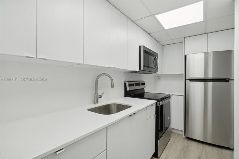 Condo in Miami Beach, Florida  № 2056126 - photo 6