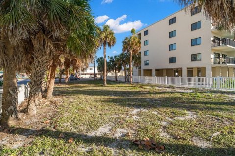 Land in Indian Rocks Beach, Florida № 2104137 - photo 17