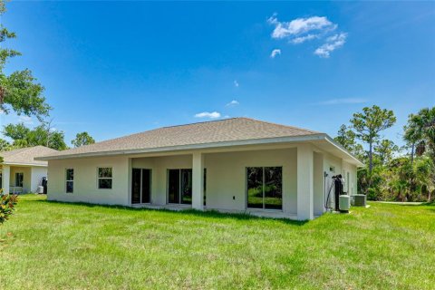 House in North Port, Florida 3 bedrooms, 139.91 sq.m. № 2196165 - photo 2