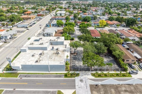 Propiedad comercial en venta en Hialeah, Florida № 1945469 - foto 7