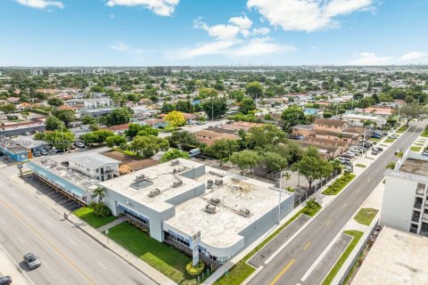Propiedad comercial en venta en Hialeah, Florida № 1945469 - foto 8