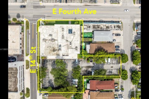 Propiedad comercial en venta en Hialeah, Florida № 1945469 - foto 4