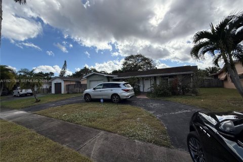 Villa ou maison à louer à Hollywood, Floride: 3 chambres, 127 m2 № 1982037 - photo 6