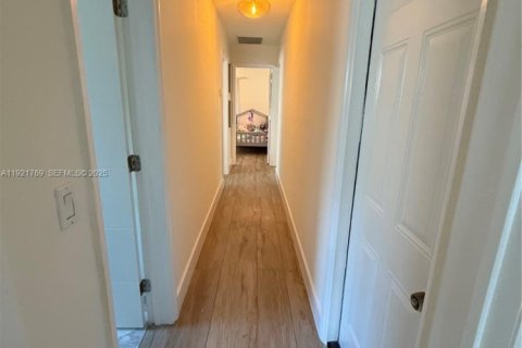 Villa ou maison à louer à Hollywood, Floride: 3 chambres, 127 m2 № 1982037 - photo 27