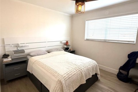 Villa ou maison à louer à Hollywood, Floride: 3 chambres, 127 m2 № 1982037 - photo 17