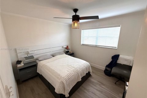 Villa ou maison à louer à Hollywood, Floride: 3 chambres, 127 m2 № 1982037 - photo 16