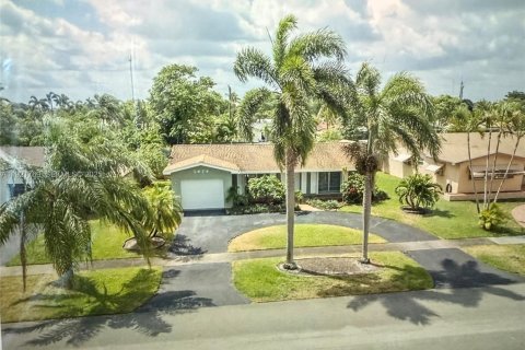 Villa ou maison à louer à Hollywood, Floride: 3 chambres, 127 m2 № 1982037 - photo 9