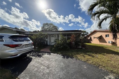 Villa ou maison à louer à Hollywood, Floride: 3 chambres, 127 m2 № 1982037 - photo 8