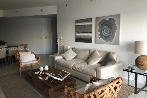 Condominio en venta en Sunny Isles Beach, Florida, 2 dormitorios, 179.77 m2 № 1999510 - foto 8