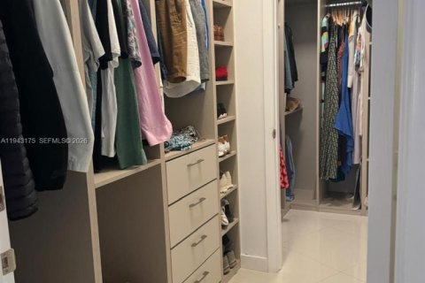 Condominio en venta en Sunny Isles Beach, Florida, 2 dormitorios, 179.77 m2 № 1999510 - foto 21