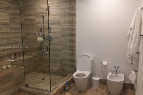 Condominio en venta en Sunny Isles Beach, Florida, 2 dormitorios, 179.77 m2 № 1999510 - foto 17