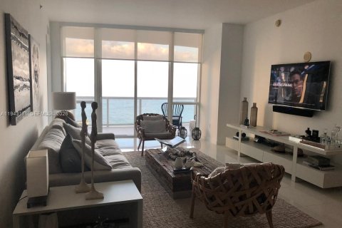 Condominio en venta en Sunny Isles Beach, Florida, 2 dormitorios, 179.77 m2 № 1999510 - foto 15