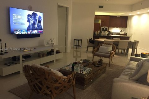 Condominio en venta en Sunny Isles Beach, Florida, 2 dormitorios, 179.77 m2 № 1999510 - foto 12
