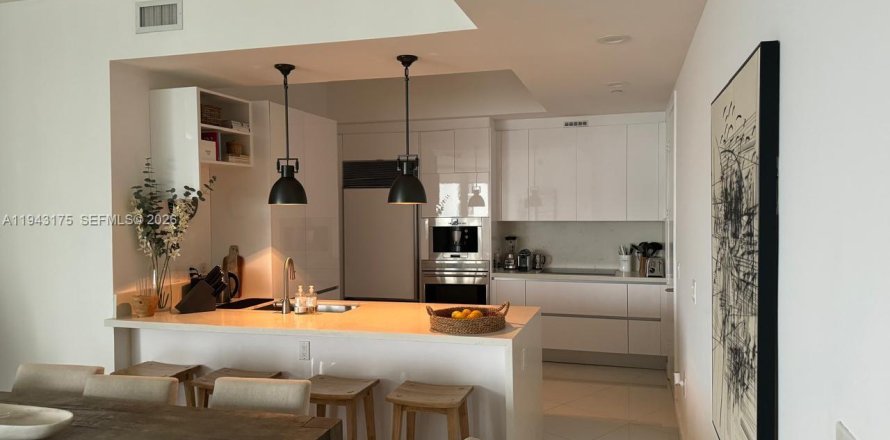 Condominio en Sunny Isles Beach, Florida, 2 dormitorios  № 1999510