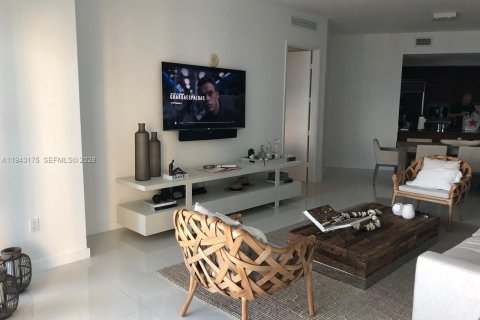 Condominio en venta en Sunny Isles Beach, Florida, 2 dormitorios, 179.77 m2 № 1999510 - foto 10