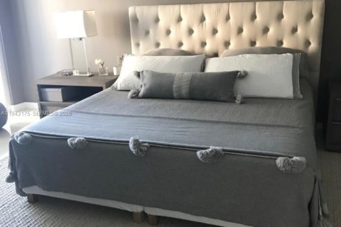 Condominio en venta en Sunny Isles Beach, Florida, 2 dormitorios, 179.77 m2 № 1999510 - foto 19