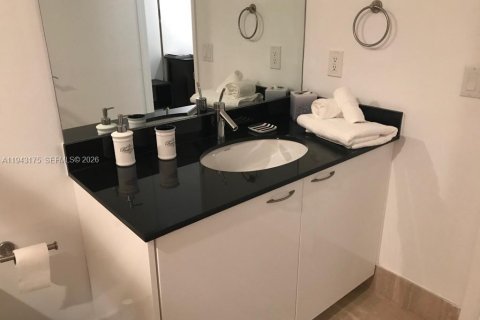 Condominio en venta en Sunny Isles Beach, Florida, 2 dormitorios, 179.77 m2 № 1999510 - foto 18